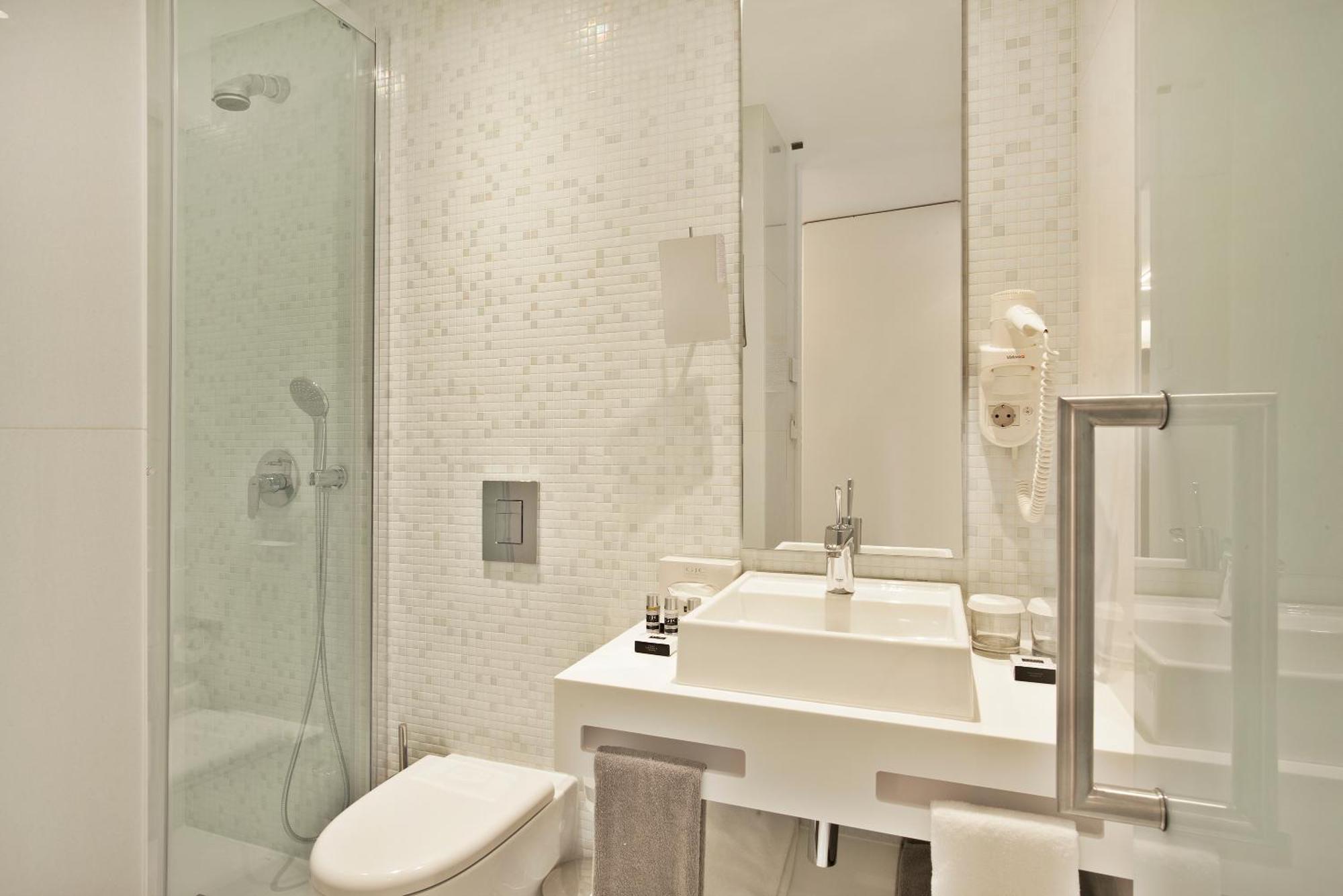 Hotel White 3*